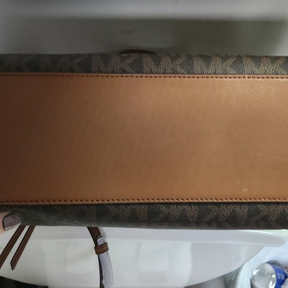 Michael kors purse - Picture 2 of 6
